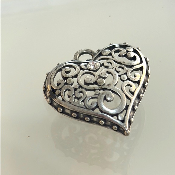 Jewelry - Silver tone heart pendant